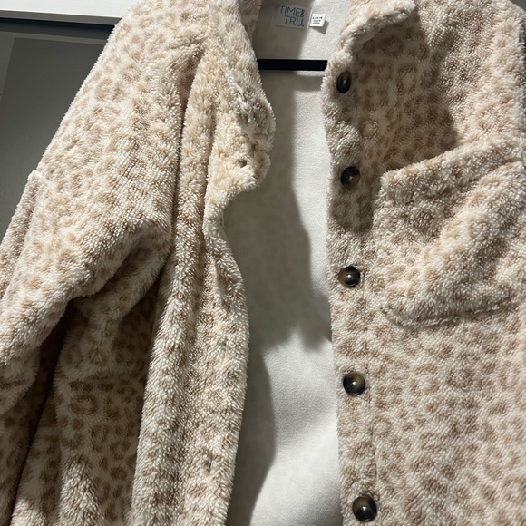 Shacket - Picture 2 of 3